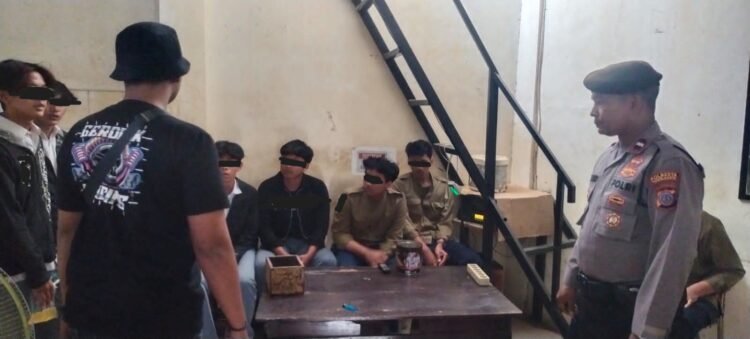 Sejumlah pelajar diamankan polisi usai kejar kejaran di wilayah Kotabaru, Gondokusuman, Kota Yogyakarta, DIY, Kamis (25/9/2025).