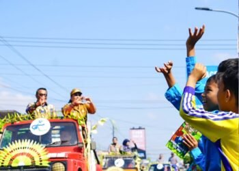 Bupati Gunungkidul Endah Subekti saat konvoi menutup Festival Literasi 2025, Selasa (23/9/2025)