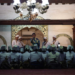 Sri Sultan Hamengku Buwono X mengikuti pembacaan riwayat Nabi Muhammad SAW di Kagungan Dalem Masjid Gedhe sebagai rangkaian Hajad Dalem Sekaten Tahun Dal 1959.