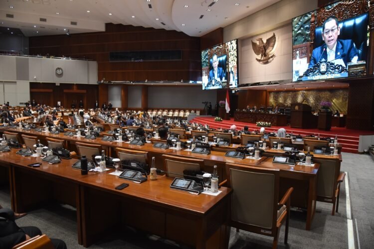 Gaji DPR Dipangkas, Take Home Pay Kini Rp65 Juta per Bulan