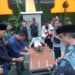 Mahasiswa, dosen, dan civitas akademik Universitas Amikom Yogyakarta menyalakan lilin dan memberikan bunga untuk mengenang Rheza Sendy Pratama, Kamis (4/9/2025). (Gregorius Bramantyo)