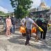 Proses evakuasi mayat pria tanpa identitas yang ditemukan di area Makam Randuguwang, Kalurahan Sariharjo, Ngaglik, Sleman, Jumat (12/9/2025). (Dok. Polresta Sleman)