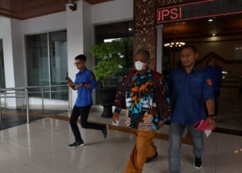 Kejati DIY menahan mantan dukuh Candirejo, Berbah, Sleman, Sarjono sebagai tersangka kasus Tanah Kas Desa, Kamis (11/9/2025). (Dok. Kejati DIY)