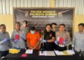 Jajaran Polsek Ngaglik menghadirkan tersangka dan barang bukti kasus pencurian tabung gas elpiji di Mapolsek Ngaglik, Selasa (23/9/2025).