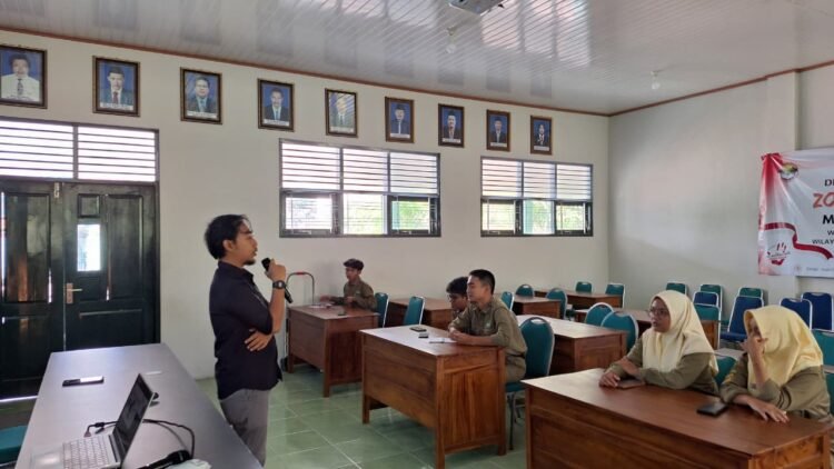 kegiatan pelatihan jurnalistik untuk pemula di MAN 3 Kulon Progo, Kamis (25/9/2025)