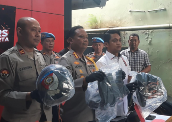 Jumpa pers kasus pelemparan bom molotov dan batu di sejumlah titik pos polisi di Kota Yogyakarta dan Sleman di Mapolresta Yogyakarta, Kamis (11/9/2025). (populi.id/ Hadid Pangestu)