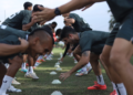 Para pemain PSS Sleman melakoni latihan fisik jelang menghadapi Deltras Sidoarjo dalam lanjutan kompetisi Championship, Jumat (26/9/2025)