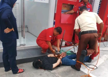Terduga pelaku pembobolan ATM diamankan warga di area SPBU Bugisan, Wirobrajan, Kota Yogyakarta, Kamis (11/9/2025). (Dok. Polresta Yogyakarta)