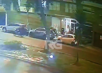 Video setempat yang memperlihatkan detik-detik ketika diplomat muda Zetro Purba yang tengah bersepeda bersama istri ditembak orang tak dikenal saat melintas di pusat kota Peru. [x.com]