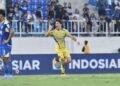 Pemain Persib Bandung Barba merayakan gol penentu kemenangan atas tuan rumah Arema FC pada laga lanjutan pekan keenam Super League 2025/26