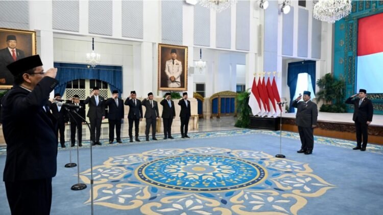Presiden Prabowo Subianto secara resmi melantik empat jabatan menteri dan satu wakil menteri Kabinet Merah Putih sisa masa jabatan 2024-2029. (Foto: BPMI Setpres/Cahyo)