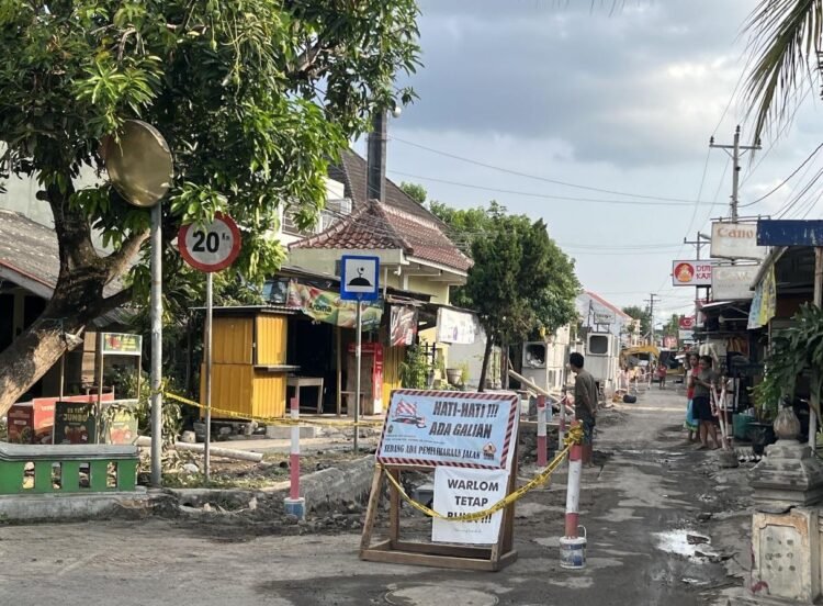 Pengerjaan revitalisasi Saluran Air Hujan (SAH) di Jalan Prof. Dr. Soepomo.