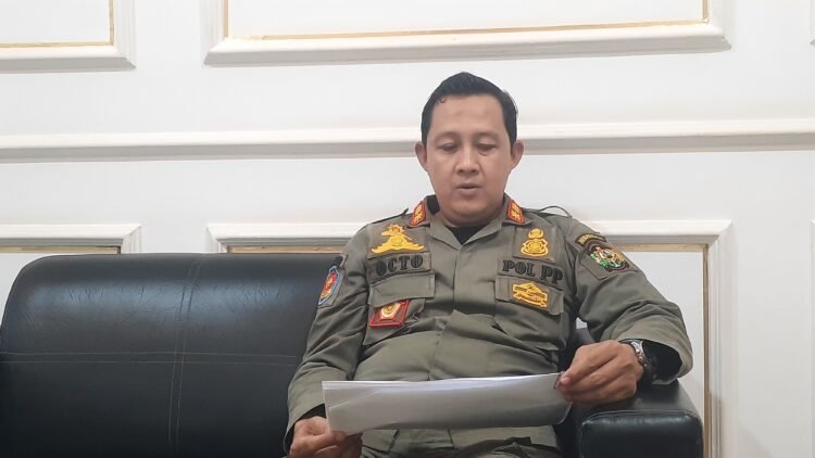 Kepala Satpol PP Kota Yogyakarta, Octo Noor Arafat saat ditemui di kantornya, Kamis (2/10/2025).
