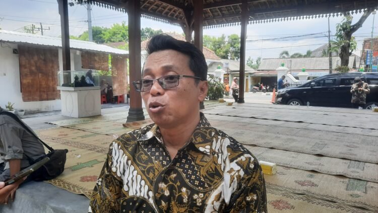 Plt Kepala Dinas Pertanian, Pangan, dan Perikanan (DP3) Sleman, Rofiq Andriyanto saat diwawancarai, Selasa (14/10/2025).