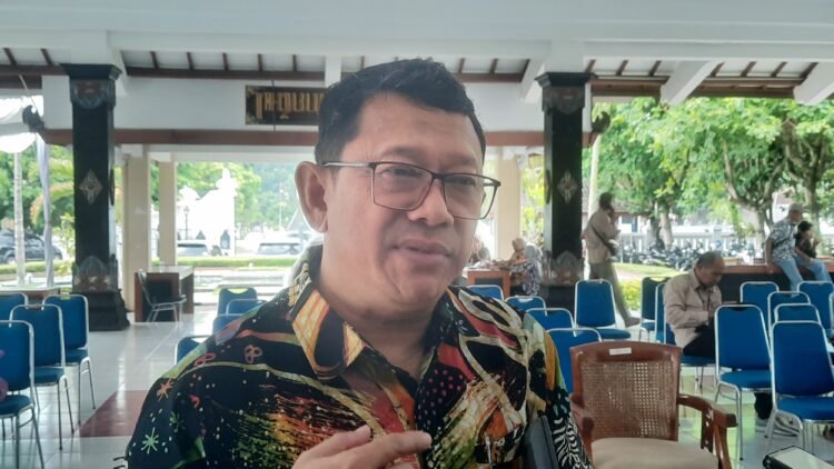 Kepala Badan Kepegawaian, Pendidikan dan Pelatihan (BKPP) Sleman, Wildan Solichin saat diwawancarai di Pendopo Rumah Dinas Bupati Sleman, Beran, Tridadi, Sleman, Senin (20/10/2025).
