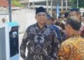 Bupati Sleman Harda Kiswaya meninjau area parkir di kawasan Pasar Induk Godean usai menyaksikkan boyongan para pedagang dari Berjo ke Pasar Godean