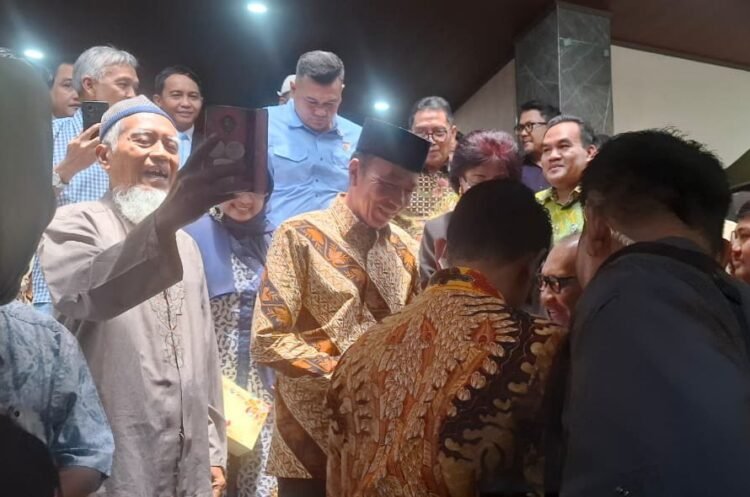 Mantan Presiden Joko Widodo saat meghadoro Dies Natalis Fakuktas Kehutanan Universitas Gadjah Mada (UGM), Selasa (17/10/2025).