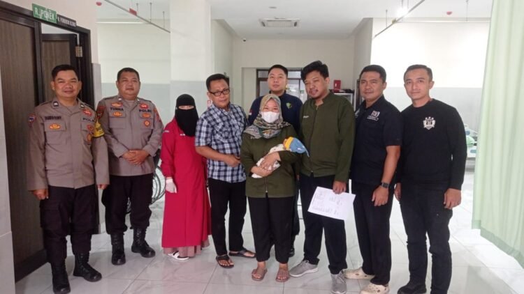 Kondisi bayi yang ditemukan di Wedomartani, Ngemplak, Sleman dan dibawa ke RS Bhayangkara, Sleman, DIY, Minggu (26/10/2025).