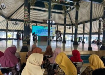 Pemerintah Kabupaten (Pemkab) bersama Tim Family Support Officer (FSO) RSUP Dr. Sardjito Yogyakarta melaksanakan kegiatan Sosialisasi dan Edukasi Kewaspadaan Kanker Anak, Kamis (2/10/2025), di Pendopo Bupati Wonosobo.