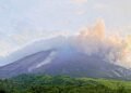 Kondisi Gunung Merapi saat meluncurkan awan panas pada Kamis (2/10/2025) pagi. (Dok. BPPTKG Yogyakarta)