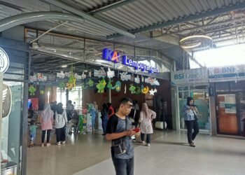 Suasana di pintu kedatangan Stasiun Lempuyangan, Yogyakarta.