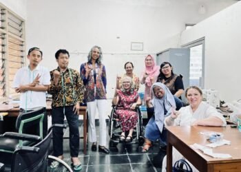 Wakil Duta Besar Australia untuk Indonesia Gita Kamath mengunjungi pusat rehabilitasi YAKKUM di Sleman, Jumat (17/10/2025)