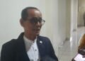Koordinator Tim Penasihat Hukum Christiano Pengarapenta Pengidahen Tarigan, Achiel Suyanto saatdiwawancarao wartawan usai persidangan di PN Sleman, Selasa (21/10/2025). (populi.id/Hadid Pangestu)