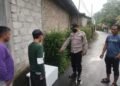 Polisi melakukan olah tempat kejadian perkara penemuan kotak styrofoam berisi bayi perempuan beserta sejumlah peralatan bayi di Padukuhan Ngentak Beloran, Kalurahan Sumberharjo, Prambanan, Sleman, Sabtu (25/10/2025). (Dok. Polresta Sleman)