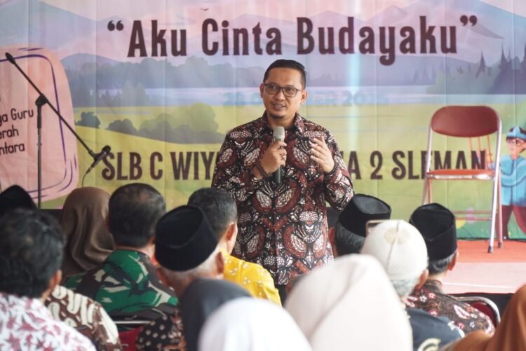 Anggota DPRD Komisi A Wahyudi Kurniawan menghadiri puncak acara dan apresiasi Festival Bulan Bahasa di SLB C Wiyata Dharma 2 Sleman, Plumbon Lor, Kalurahan Mororejo, Kapanewon Tempel, Rabu (29/10/2025).