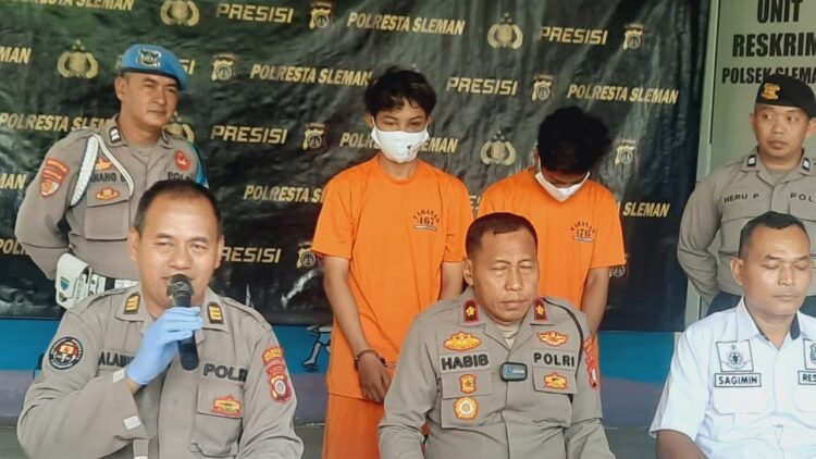 Polresta Sleman mengamankan dua remaja pelaku penganiayaan di Jalan Magelang, Kamis (30/10/2025)
