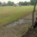 Warga menyaksikan sejumlah anak berlatih sepakbola di Lapangan Mancasan, Wirobrajan, Yogyakarta.