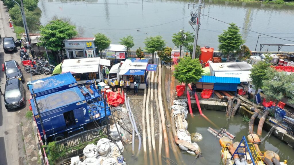 BPBD Jateng mengerahkan sejumlah pompa untuk mengatasi banjir di kawasan Semarang hingga Grobogan