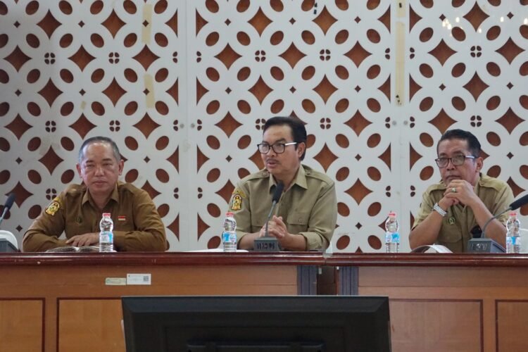 Wali Kota Yogyakarta Hasto Wardoyo dalam Rapat Koordinasi Pengelolaan Sampah.