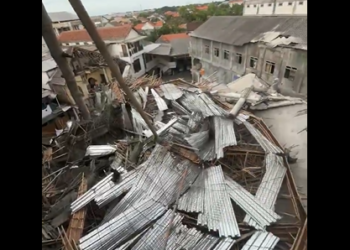 Bangunan di pondok Ponpes Al Khoziny, Sidoarjo ambruk pada Senin (19/9/2025). Atas kejadian tersebut sebanyak 66 santri dilaporkan tewas