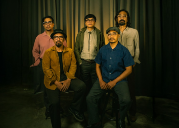 Orkes Silampukau luncurkan cinderamata kacamata berbahan tanduk kerbau yang diberi nama Arkipelagia