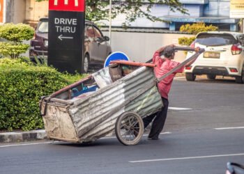 ilustrasi pekerja informal. [vecteezy/Amien Rahmat Noprianto Yusuf]