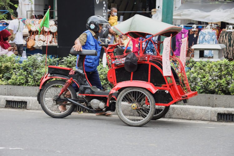 Ilustrasi becak motor atau bentor di kawasan Malioboro,