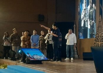 Menteri Perumahan dan Kawasan Permukiman Maruarar Sirait saat melakukan gelar perkara atas sejumlah permasalahan masyarakat yang mengalami kesulitan memiliki rumah di Sportorium UMY, Bantul, Minggu (9/11/2025).