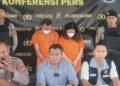 Jumpa pers kasus pembuangan bayi oleh Pelaku BRI (28) dan DAJ (21) di Sumberharjo Prambanan, Sleman, DIY di Mapolresta Sleman, Kamis (13/11/2025).