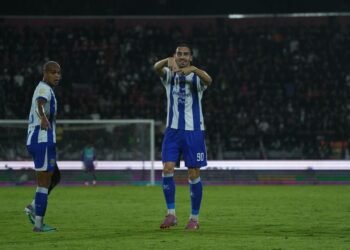 Pemain Persib Bandung melakukan selebrasi usai melesakkan gol ke gawang Bali United dalam lanjutan kompetisi Super Leagie 2025/2026