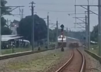 Kereta api 161 Bangunkarta alami kecelakaan di perlintasan antara Stasiun Brambanan dan Maguwo, Selasa (4/11/2025).