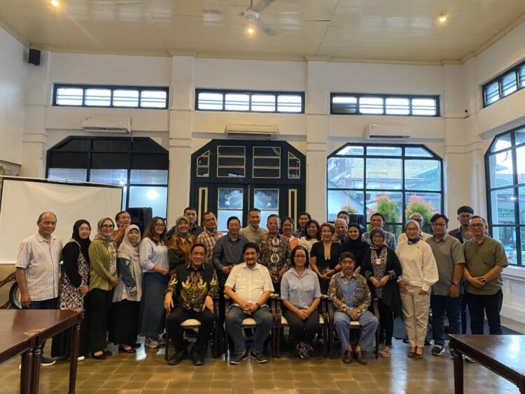 GKR Mangkubumi (Ketua KADIN DIY 2020-2025) bersama Panitia Musda IX KADIN DIY 2025