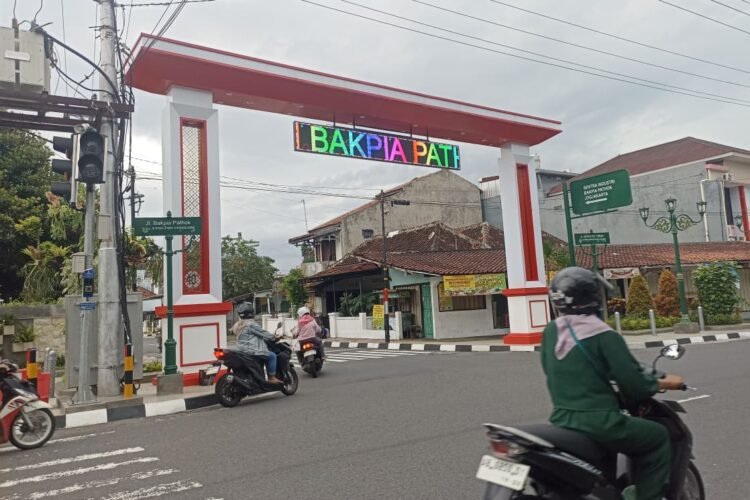Pintu masuk kawasan Sentra Industri Bakpia Pathuk di Ngampilan, Kota Yogyakarta.