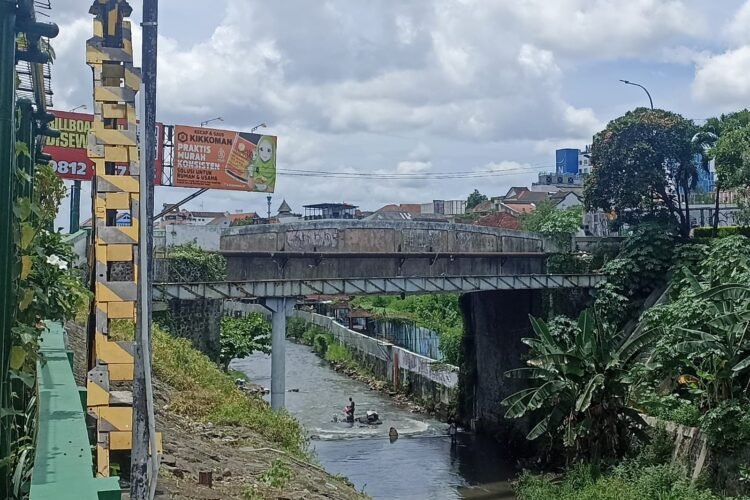 Jembatan Kewek di Kota Yogyakarta.