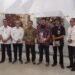 Wakil Ketua DPRD Sleman Hasto Karyantoro didampingi sekretaris Dinas Kebudayaan Sleman Arif Wibowo bersama kurator dan pejabat terkait membuka pameran seni batik bertajuk Luberan Garis Kreatif di Museum Gunungapi Merapi, Rabu (19/11/2025).