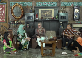Talkshow Cerita Masyarakat bertajuk Siasat Tekan Stunting di Sleman yang digelar di Omah Kecebong menghadirkan Wakil Ketua DPRD Sleman Hasto Karyantoro dan Ani Martanti serta Kepala Dinas P3AP2KB Kabupaten Sleman Novita Krisnaeni, Jumat (14/11/2025)