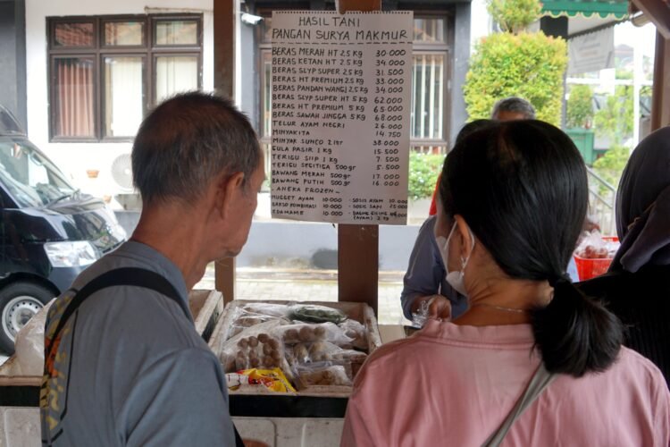 Pemkot Yogyakarta gelar pasar murah di kemantren Jetis, Senin (17/11/2025)