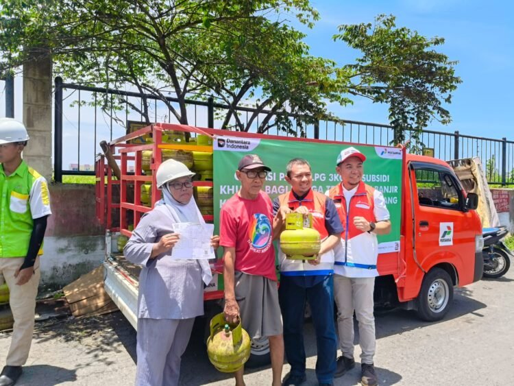 Pertamina Jateng menyalurkan LPG 3 Kilogram kepada masyarakat di Kota Semarang yang terdampak banjir