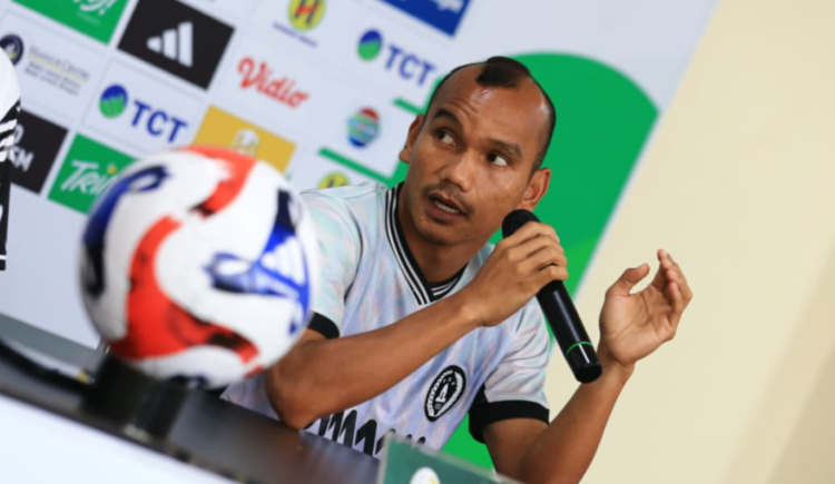 Pemain PSS Sleman Riko Simanjuntak saat sesi wawancara jelang laga kontra Barito Putera