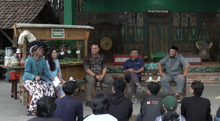 Obrolan Wedangan Sembada bertajuk Peran Serta KIM terhadap Pembangunan di Sleman bersama Komisi C DPRD Sleman dan Diskominfo Sleman di Omah Kecebong